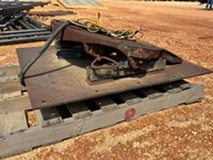 #58-•-5th-wheel-hitch-w/-scales-image-2