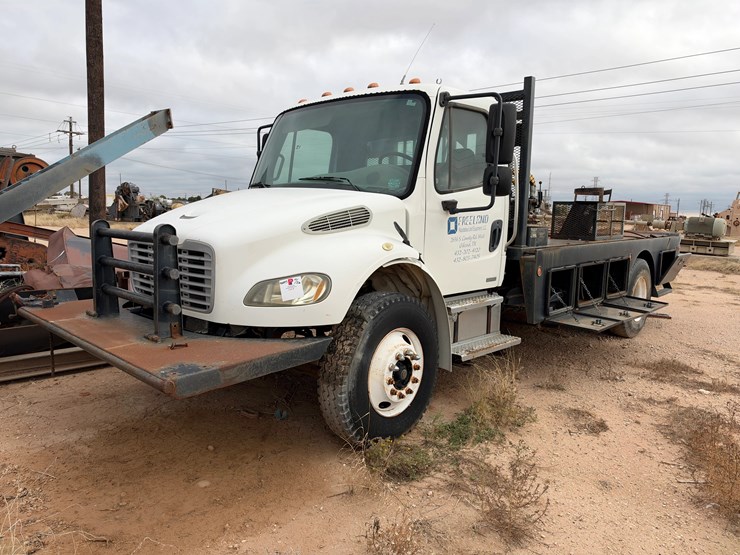2006-freightliner-m2-106-winch-truck-image-1