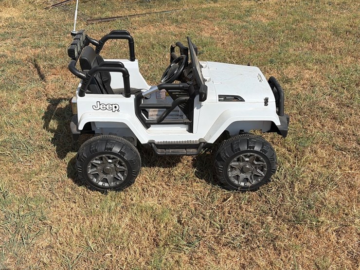 #15-•-kids-electric-jeep-with-remote-control-new-battery-image-1