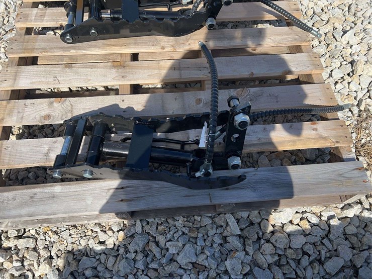 mini-excavator-hydraulic-thumb-attachment-image-3