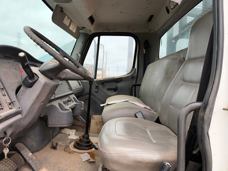 2006-freightliner-m2-106-winch-truck-image-9