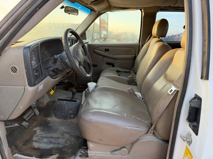 2005-chevrolet-silverado-3500-4x4-pickup-image-6