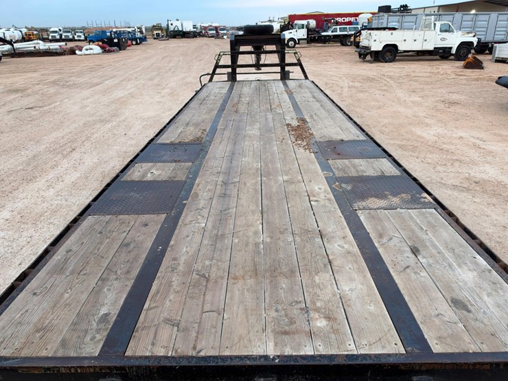 32’-circle-m-hitensile-dual-tandem-axle-gooseneck-trailer-w/-dove-tail-&-ramps-image-5
