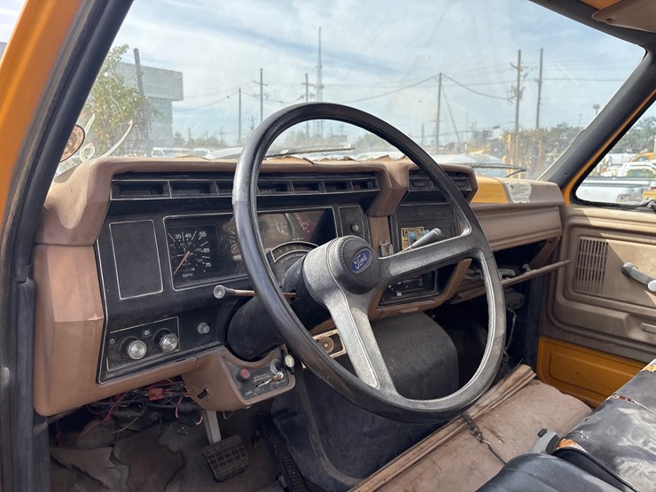 #64-•-1989-ford-ft900-crn-ford-ft900-crn-image-17