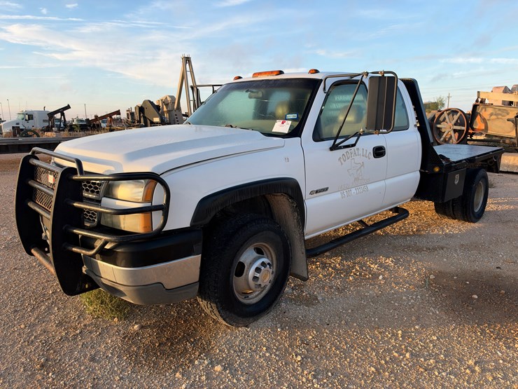 2005-chevrolet-silverado-3500-4x4-pickup-image-1