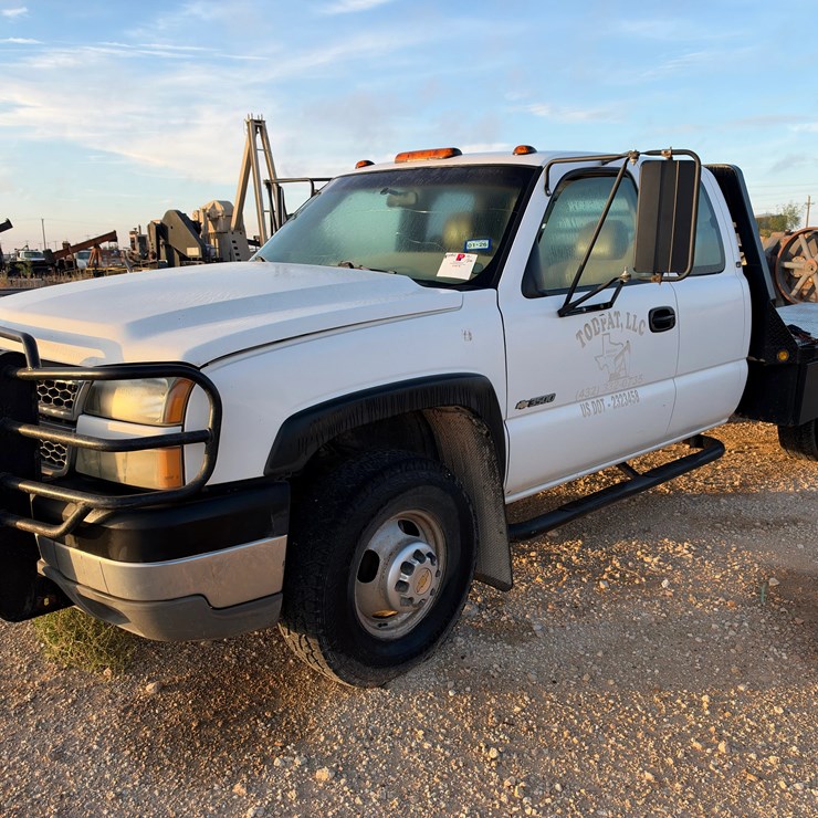 2005 CHEVROLET SILVERADO 3500 4x4 PICKUP