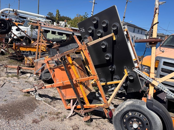 #26-•-arrowmaster-towable-arrow-board-trailer-image-2