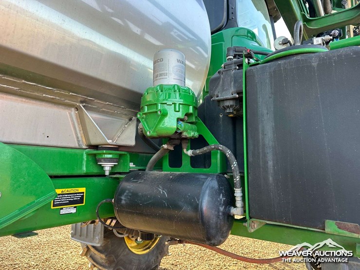 2014-john-deere-r4030-4x4-high-clearance-self-propelled-sprayer-image-43