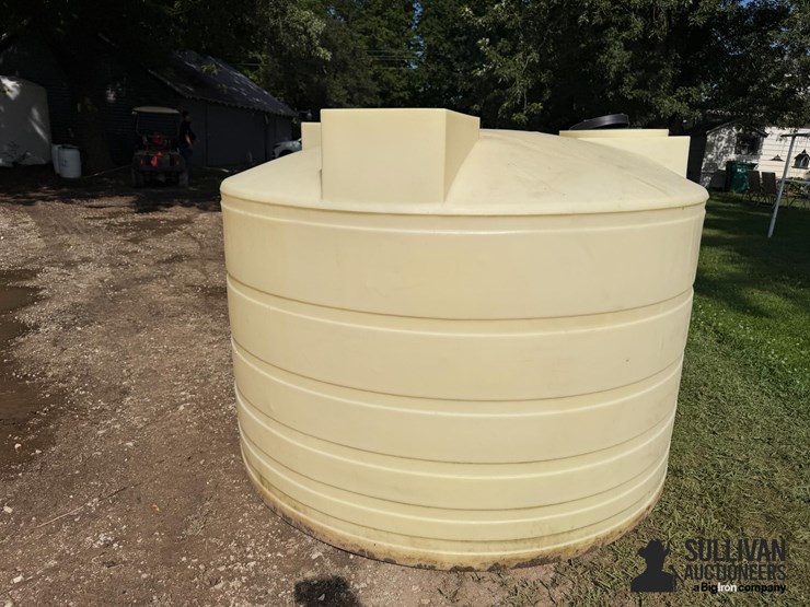 1,300-gal-poly-tank-image-6