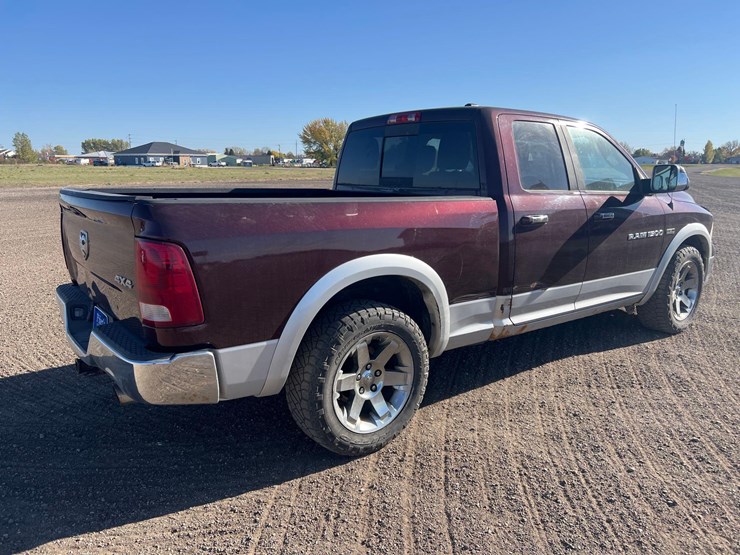 2012-dodge-ram-1500-laramie-pickup-image-5