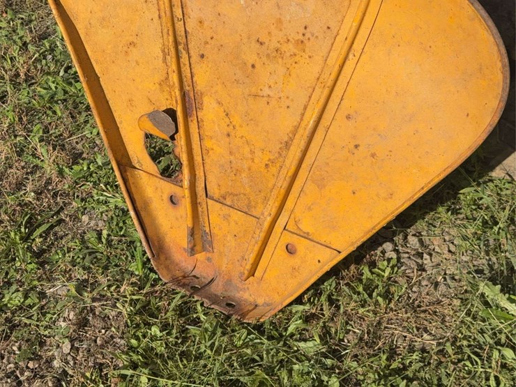 john-deere-clamshell-fender-image-3
