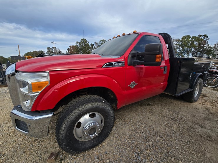 #27076-•-2011-ford-f-350-pickup-truck-(nonrunner)-image-2