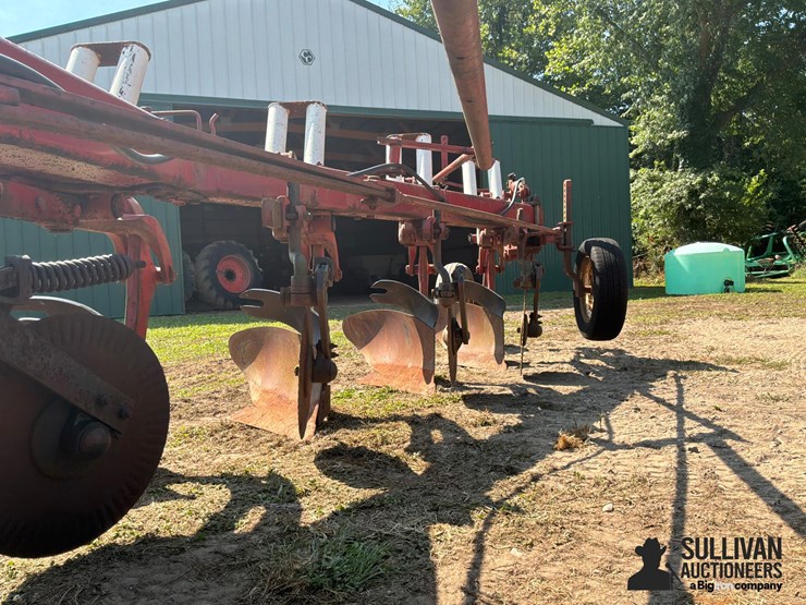 international-720-6-bottom-plow-image-15