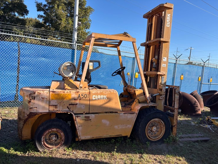 #3-•-clark-c500-ys100-lp-propane-industrial-forklift-image-3
