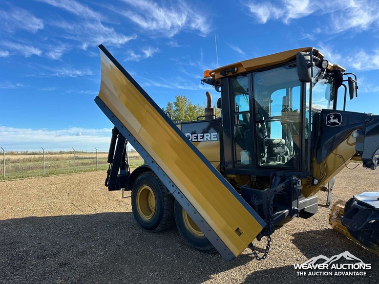 2011-john-deere-772g-awd-motor-grader-image-40