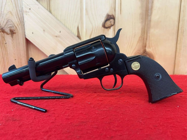chiappa-.22-lr/.22-magnum-convertible-sa-revolver-image-2
