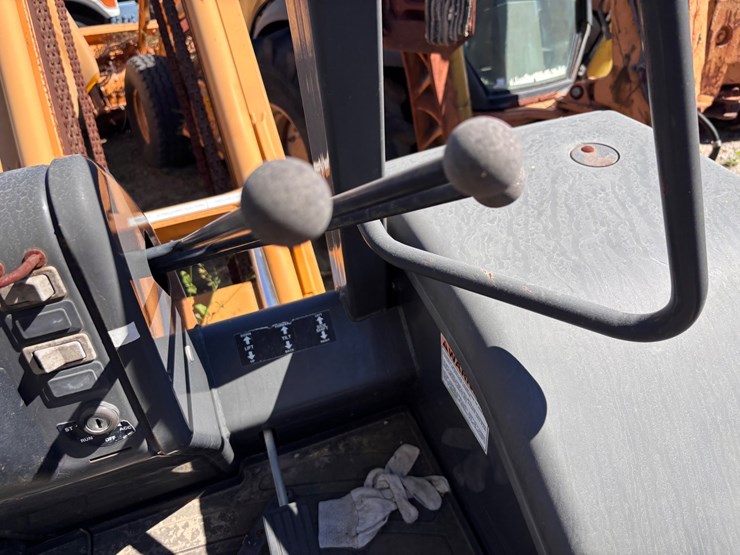 #41-•-case-588g-series-3-rough-terrain-forklift-image-9