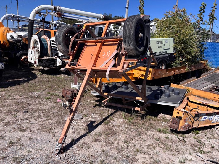 #28-•-arrowmaster-arrow-board-trailer-image-1