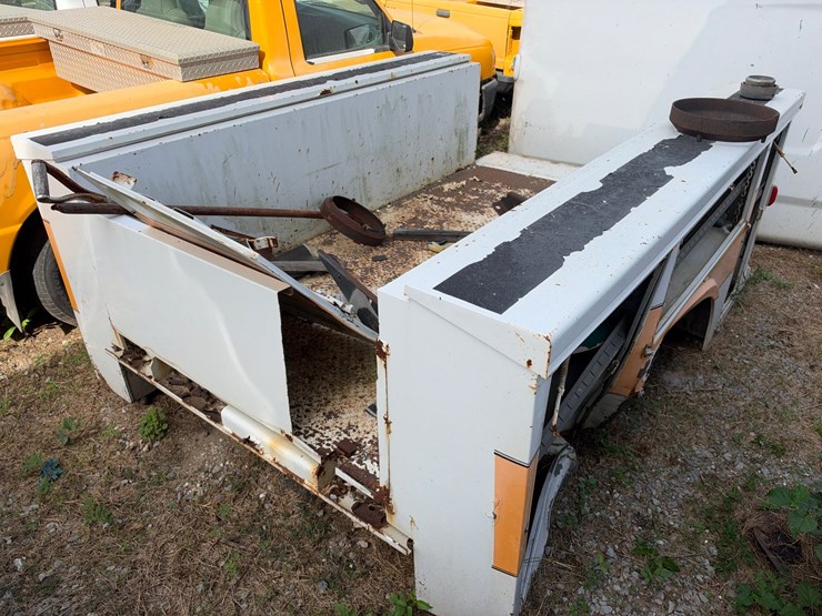 #75-•-utility-truck-bed-image-3