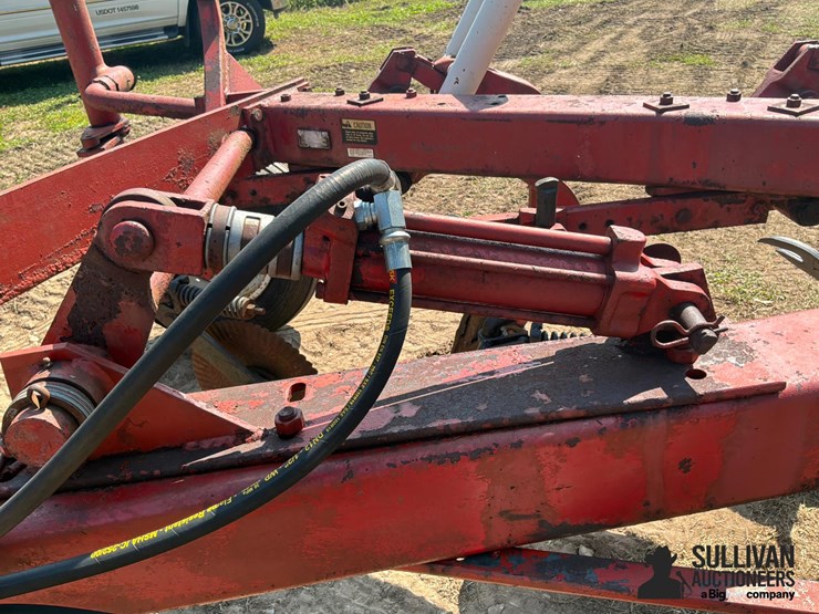 international-720-6-bottom-plow-image-13