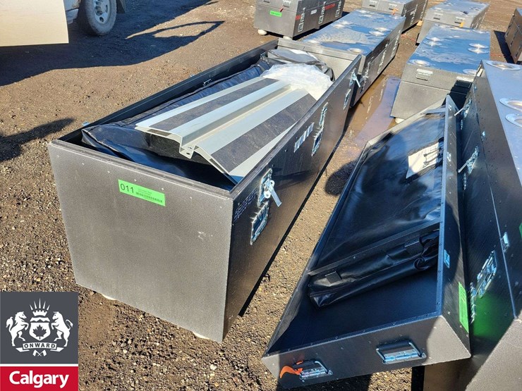 metal-locking-case-94"x28"x33-vinyl-walls,-roof-wiring-harness-image-3