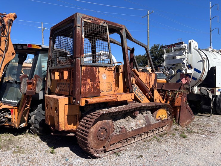 #39-•-case-115-crawler-loader-with-front-bucket-image-3