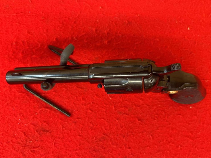 chiappa-.22-lr/.22-magnum-convertible-sa-revolver-image-3