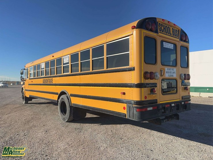 2014-ic-bus-ce-series-s/a-46-passenger-bus-image-3