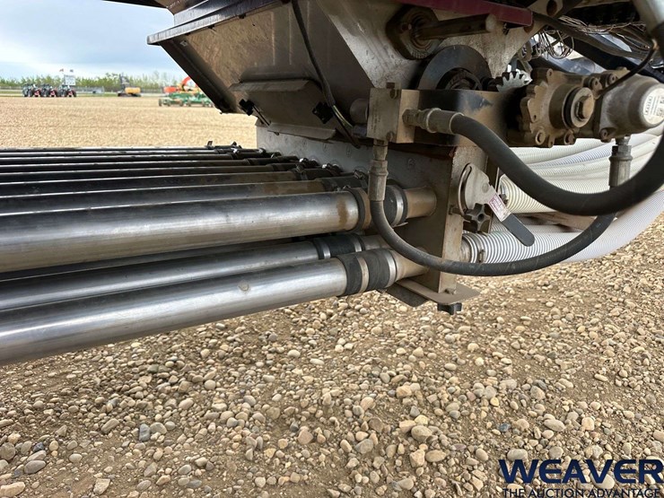 2010-seedhawk-62-ft.-seeder-image-46