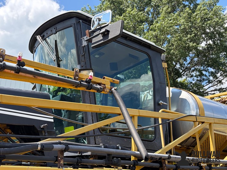 ag-chem-rogator-554-self-propelled-sprayer-image-9