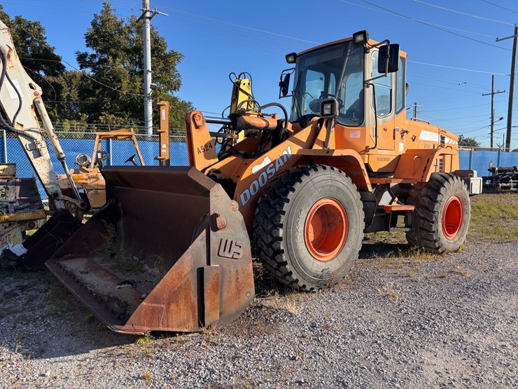 #1-•-doosan-dl-250-articulated-wheel-loader-image-1
