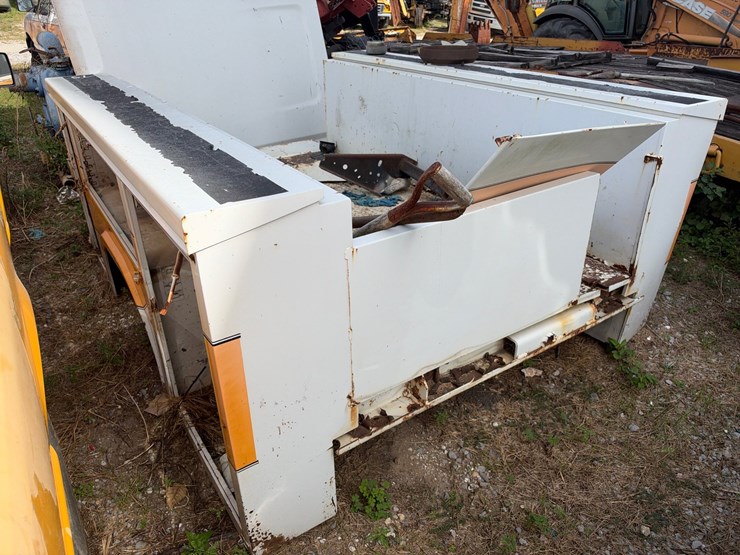 #75-•-utility-truck-bed-image-2