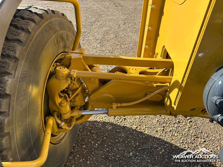 2011-john-deere-772g-awd-motor-grader-image-24