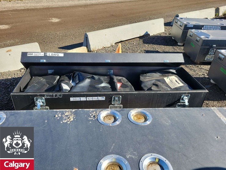 metal-locking-case-94"x28"x28-western-shelter,-anchor-bladders-and-thresholds-image-1