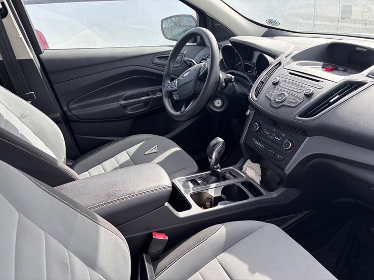 #62-•-ford-escape-four-door-compact-suv-image-5