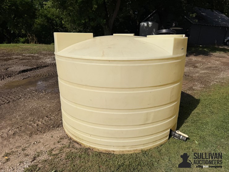 1,300-gal-poly-tank-image-4