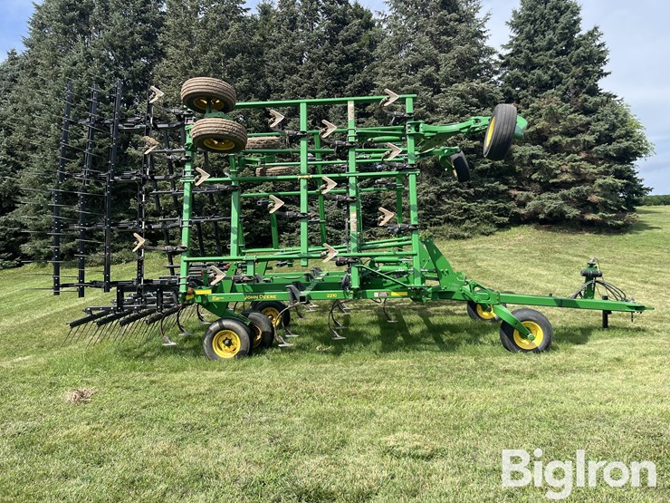 2011-john-deere-2210-31'5"-field-cultivator-image-4