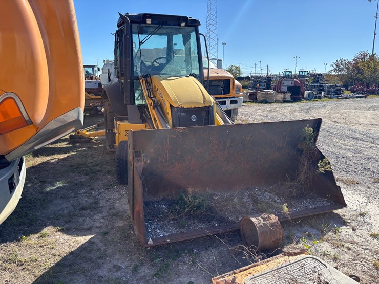 #18-•-new-holland-b110c-backhoe-loader-image-2