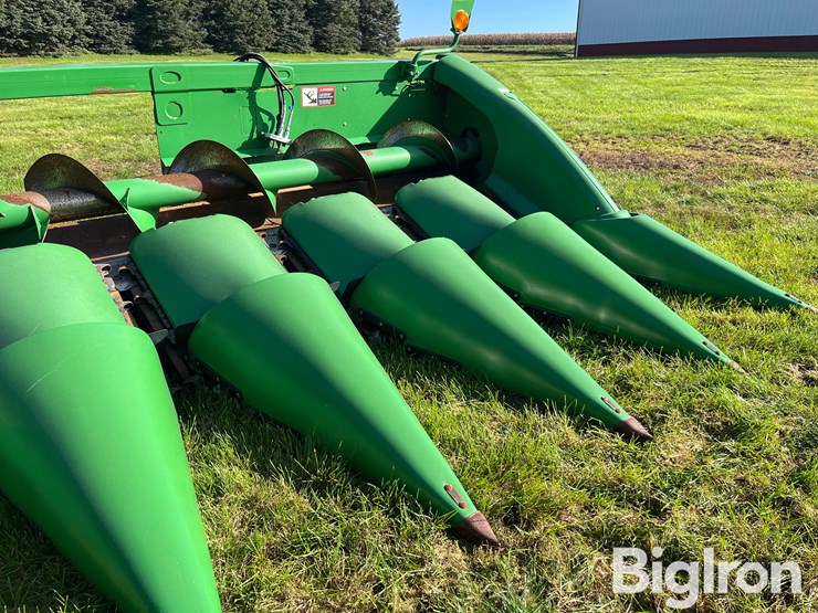 2015-john-deere-608c-corn-head-w/ez-trail-header-trailer-image-17