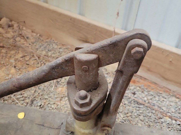 (2)-pumps-image-7