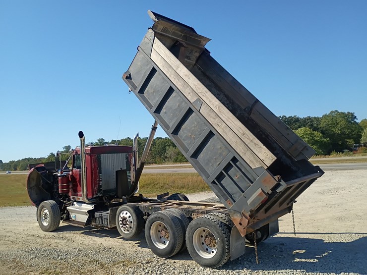 #27067-•-1984-kenworth-w900-tri-axle-dump-truck-image-19