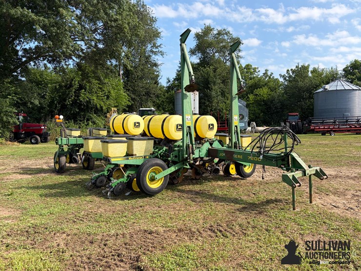 john-deere-7200-maxemerge-8r36"-corn-planter-image-3