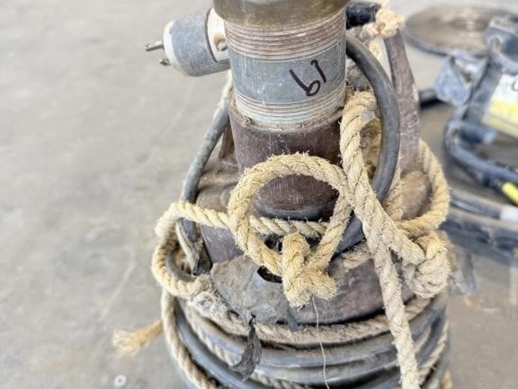 submersible-pump-image-1