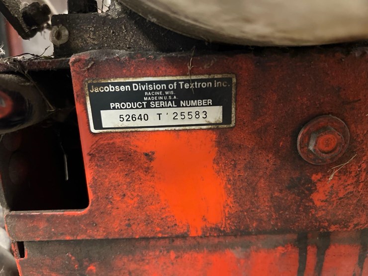 jacobsen-826-walk-behind-snowblower-image-7