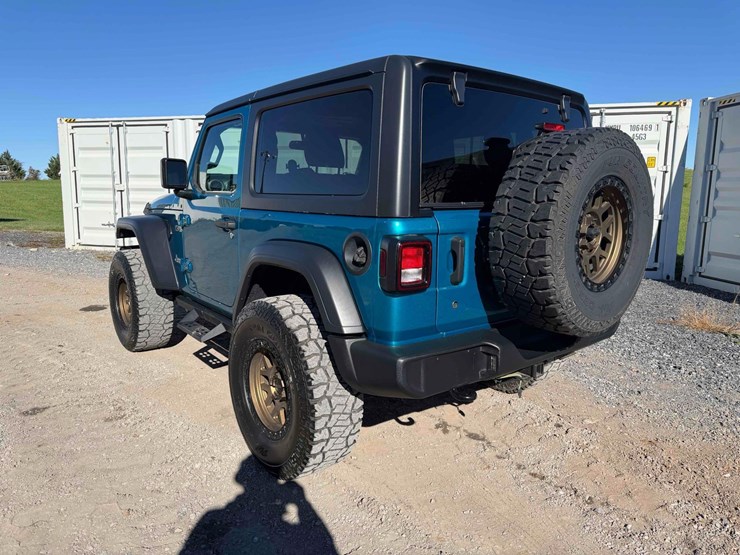 2019-jeep-wrangler-sport-image-3