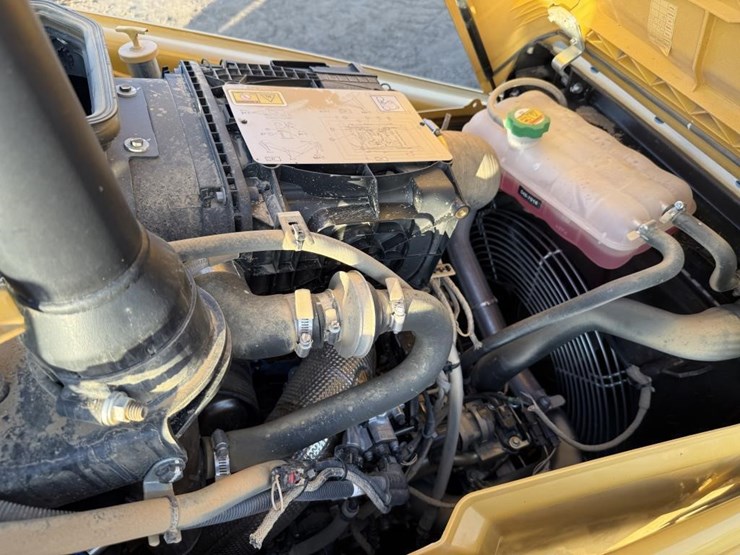 2025-caterpillar-420-image-53