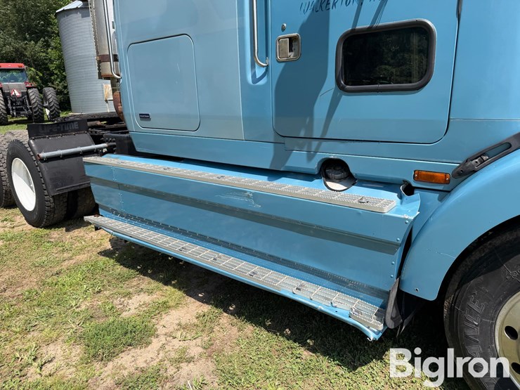 1992-wgc-integral-sleeper-t/a-truck-tractor-image-18