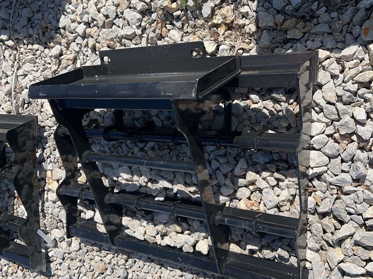 black-mini-skid-steer-land-leveler-attachment-frame-image-4