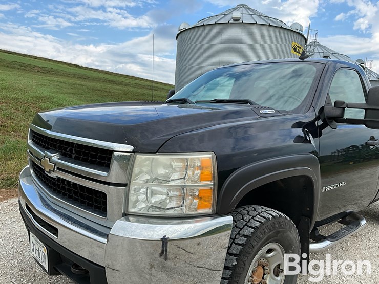 2008-chevrolet-silverado-2500hd-4x4-diesel-pickup-image-9