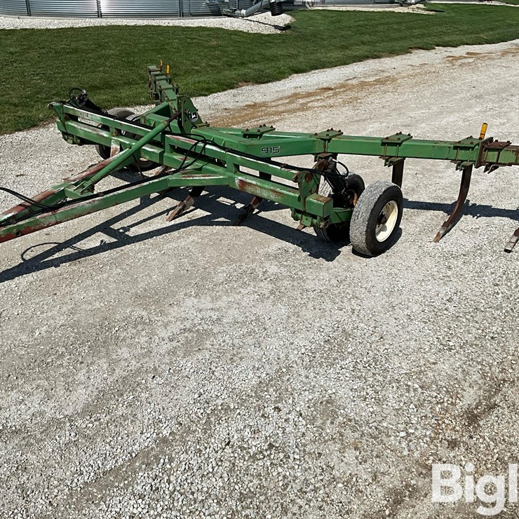 John Deere 915 11-Knife V-Ripper W/Caddy